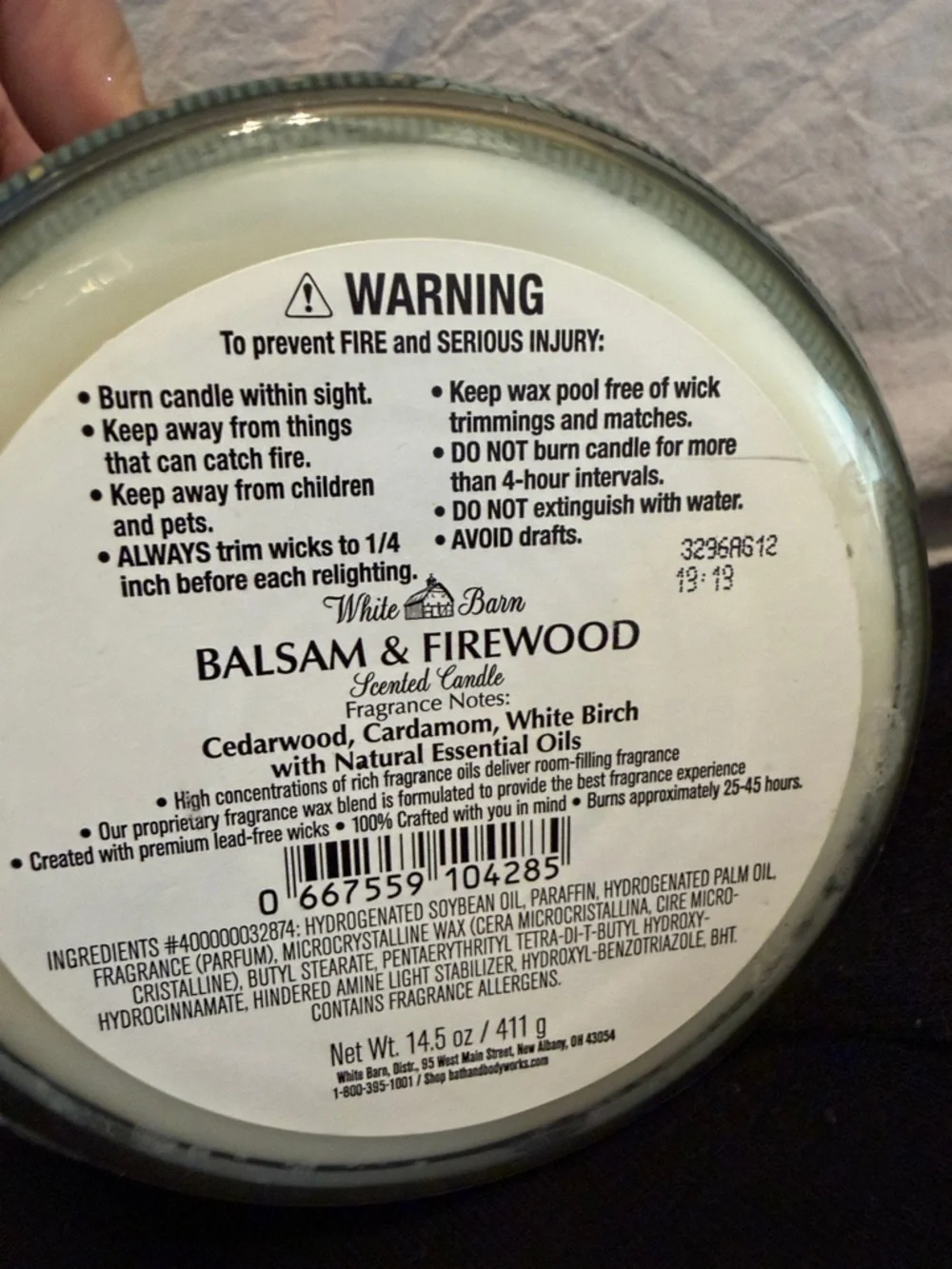 White Barn Balsam & Firewood Scented Candle - Green - Picture 3 of 3